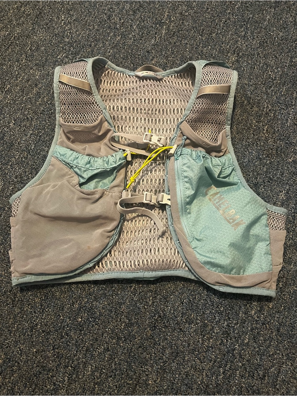Camelbak Women’s Hydration Running Vest, size M, light teal